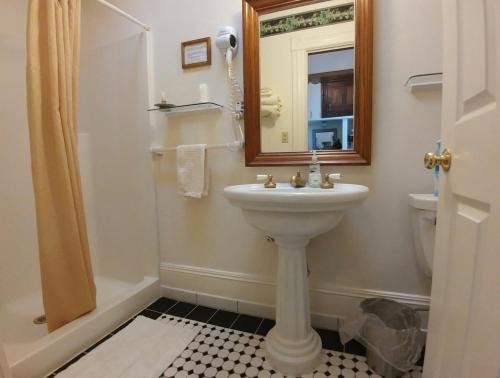 Фото Red Garter Inn