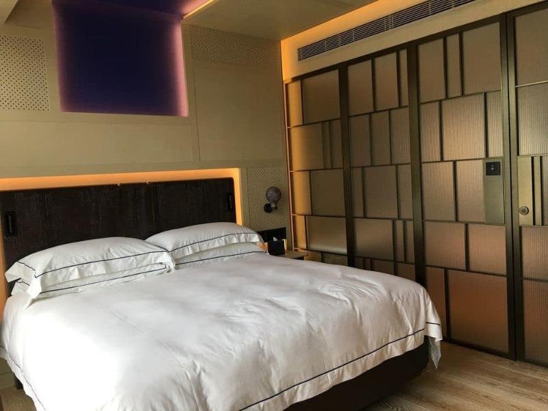 Фото The Emperor Hotel