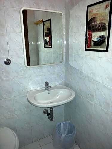 Фото Roxena House