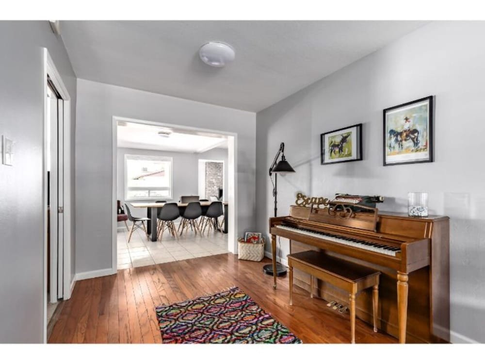 Фото Elm - Modern 4bd Private Pool & Walk to Biltmore