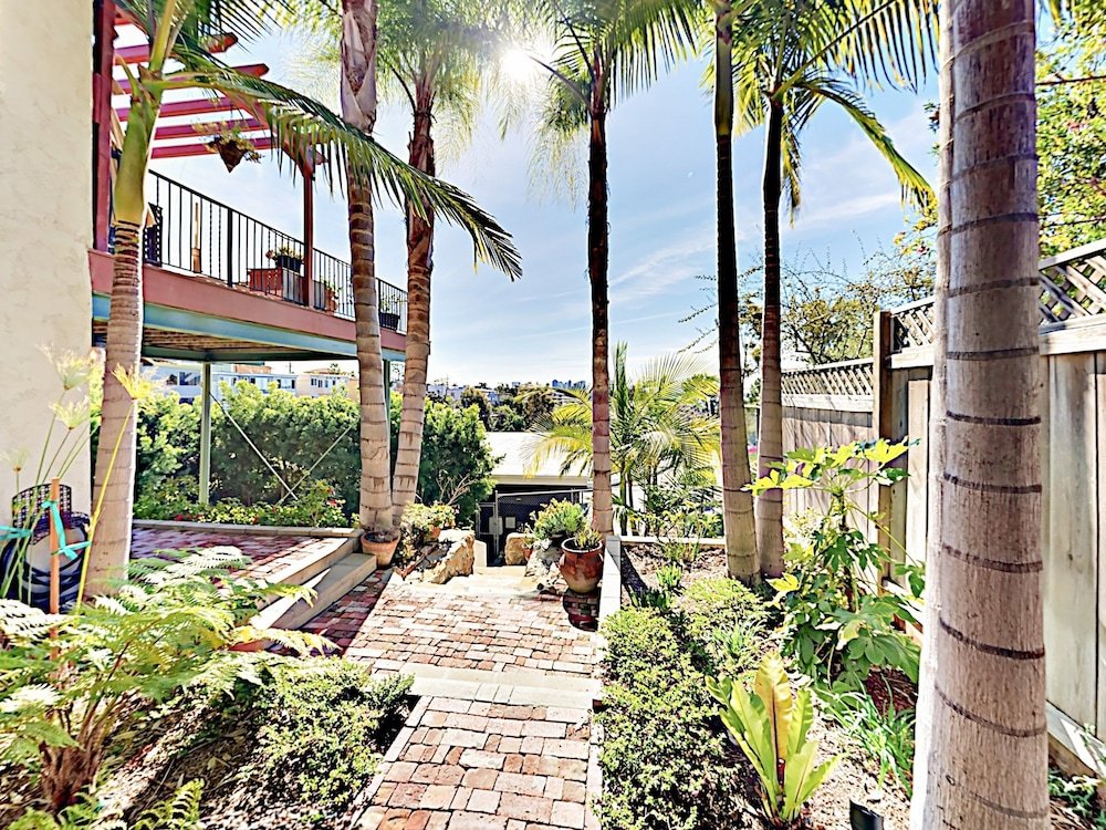 Фото Open and Sunny in San Diego by RedAwning