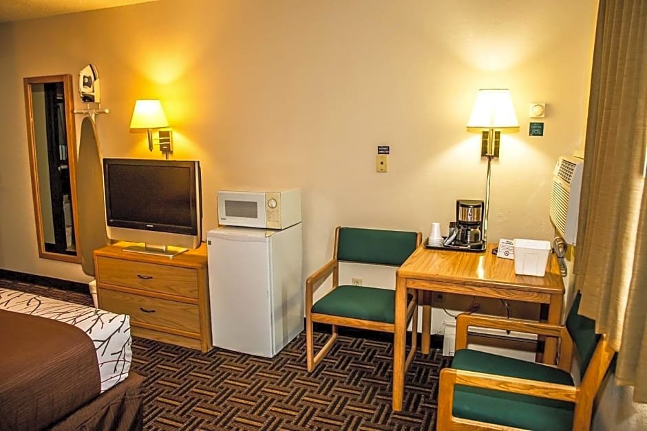 Фото Americas Best Value Inn and Suites Detroit Lakes