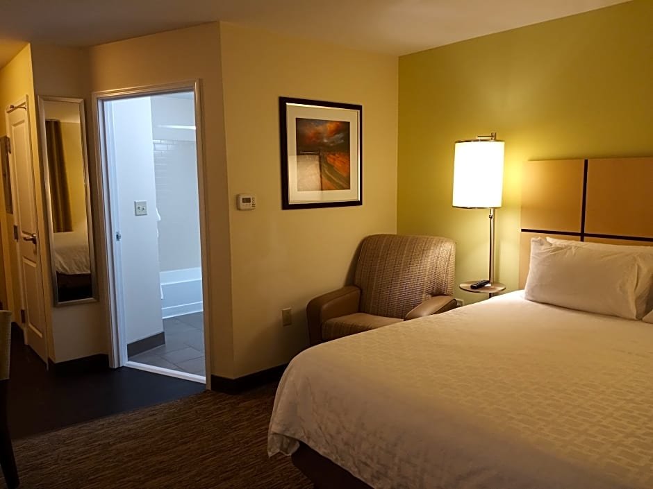 Фото Candlewood Suites Midland Sw, an Ihg Hotel