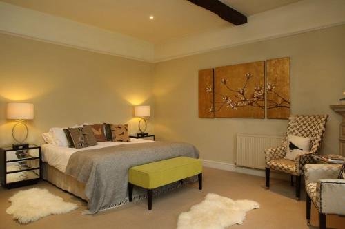 Фото Horse and Groom