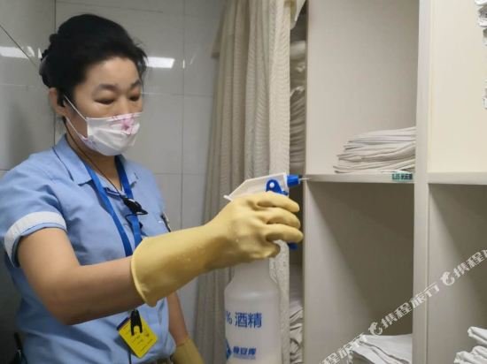 Фото 7 Days Inn Dalian Xian Road Business Center Xinggong Street Subway Station Branch