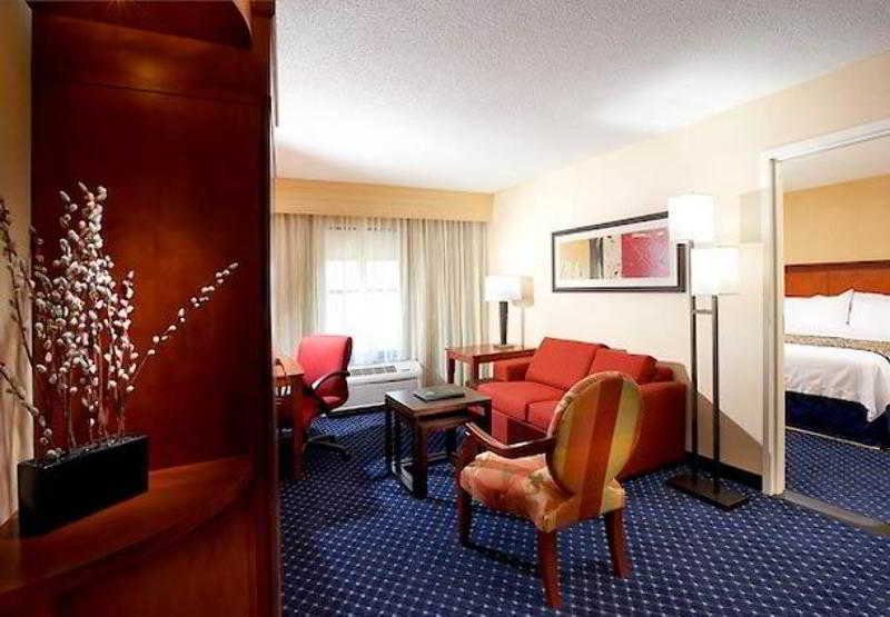 Фото Courtyard by Marriott Hamilton