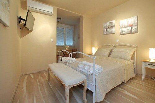 Гостиница Few Steps From the Center - new and Modern Apartment for 4 Persons в Задаре