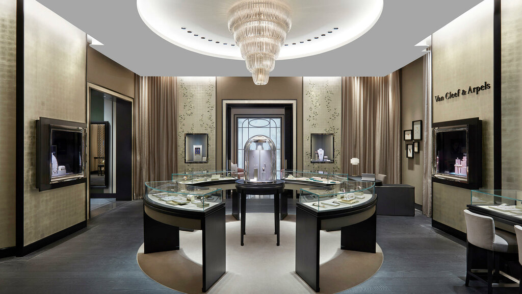 Perfume and cosmetics shop Van Cleef & Arpels, Hong Kong, photo