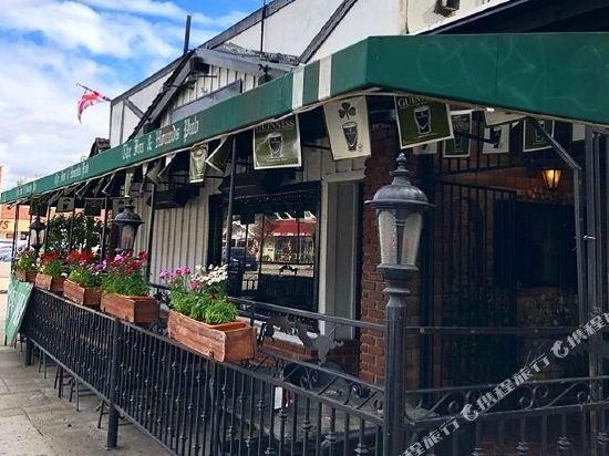 Фото The Fox and Hounds