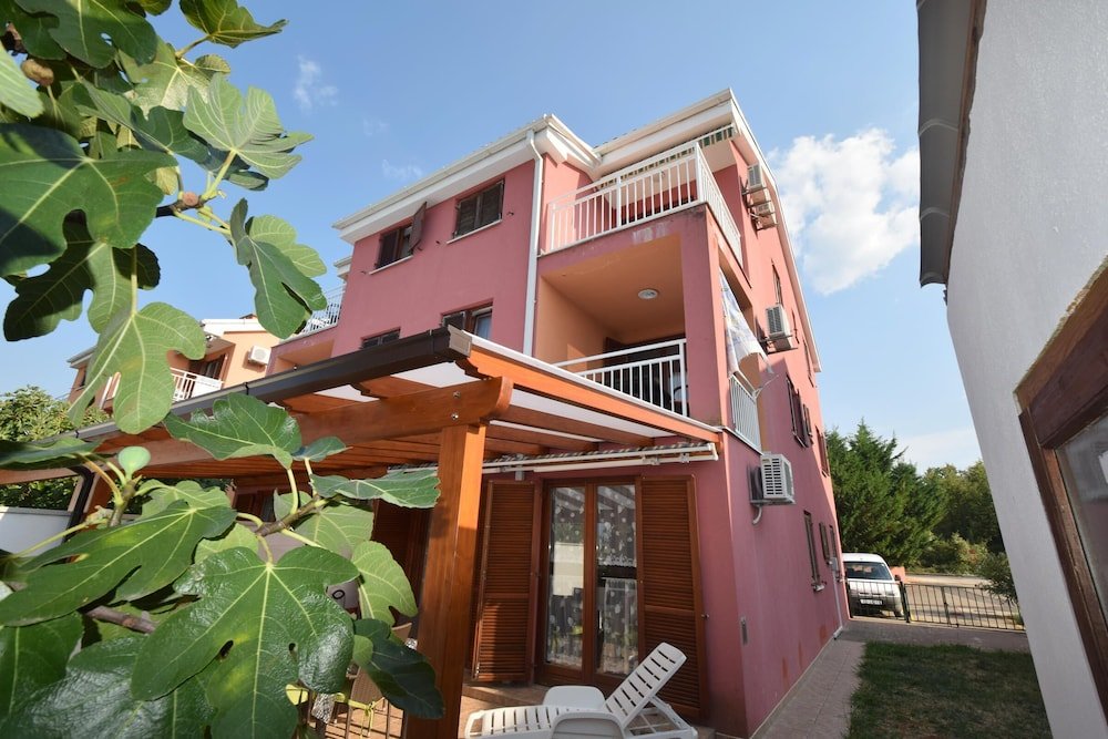 Фото Apartments Bogović