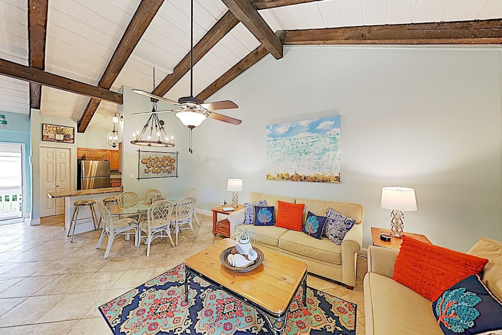 Фото Newly Remodeled W Pool - Steps To Beach! 2 Bedroom Condo