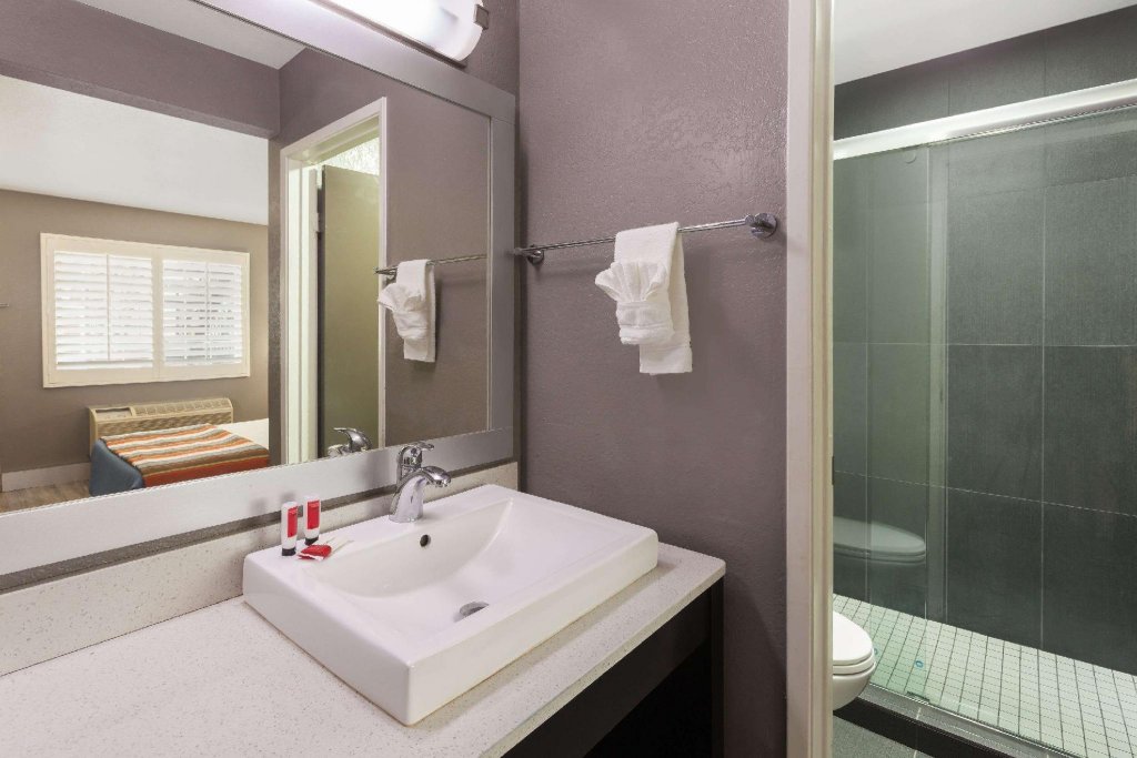 Фото Knights Inn San Ysidro