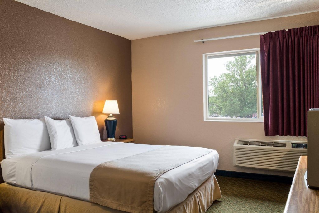 Фото Rodeway Inn Fargo