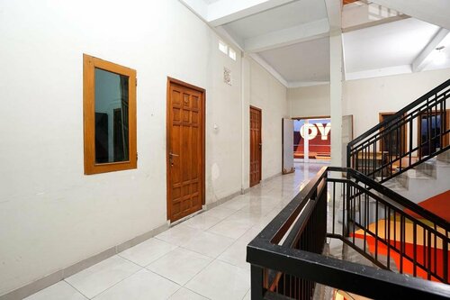 Гостиница Oyo 475 Kartika Syariah Homestay в Сурабае