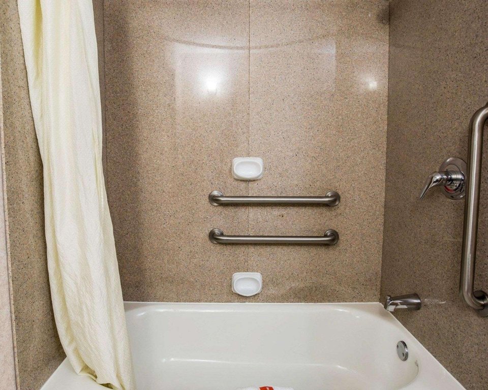 Фото Econo Lodge Inn & Suites Beaumont