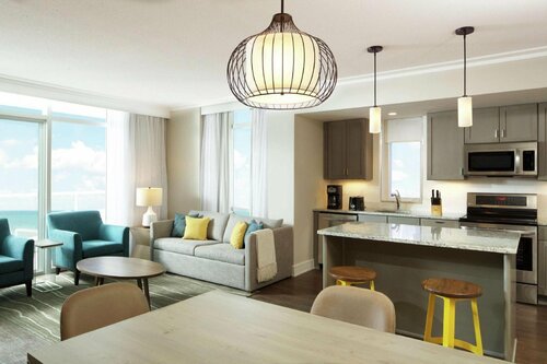 Гостиница Hilton Grand Vacations Club Ocean Enclave Myrtle Beach в Миртл-Бич