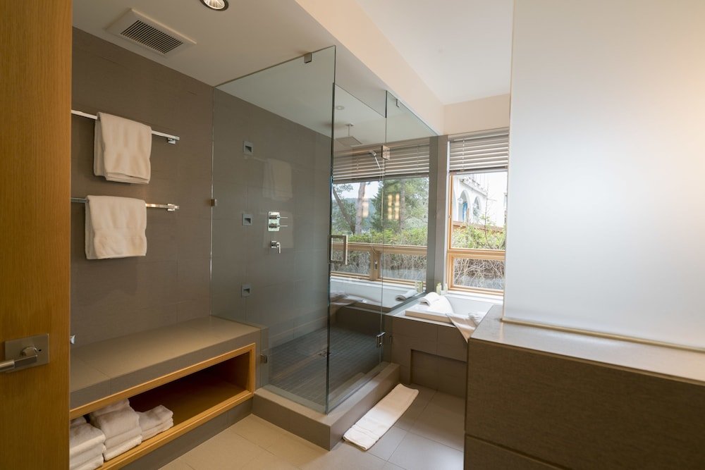 Фото Brentwood Bay Resort & SPA