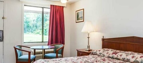 Гостиница Sunrise Inn в Ньюарке