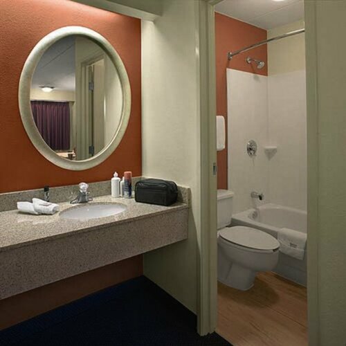 Гостиница Red Roof Inn Plus+ San Francisco Airport в Берлингейме