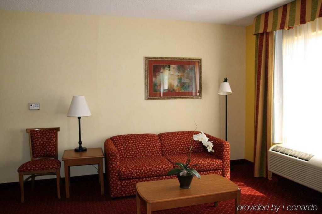 Фото Hampton Inn & Suites Louisville East