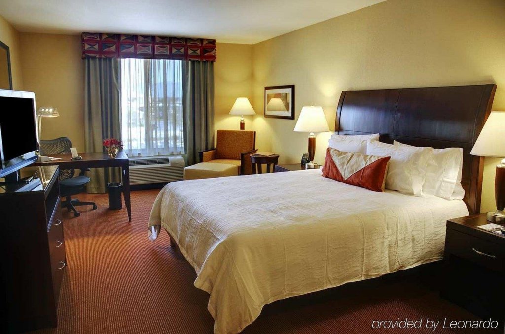 Фото Hilton Garden Inn Fontana