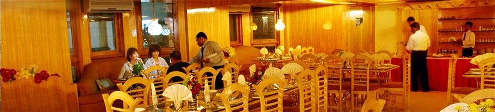 Фото Hotel Singaar International