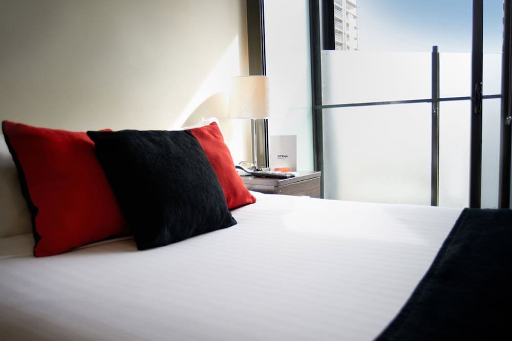 Фото City Edge on Elizabeth