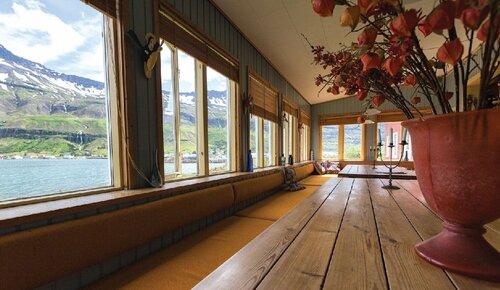 Хостел Hafaldan Hi Hostel - Harbour building в Сейдисфьордюре