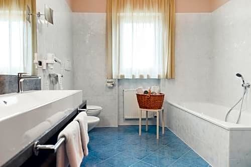 Фото Hotel Tiefenbrunn