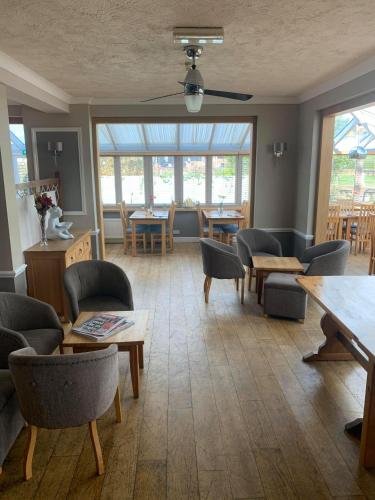 Фото River Haven Hotel