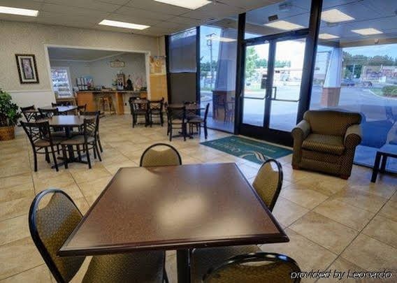 Фото Quality Inn Fredericksburg near Historic Downtown