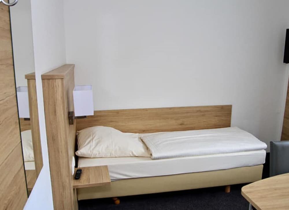 Фото Lilton Hotel Zuffenhausen