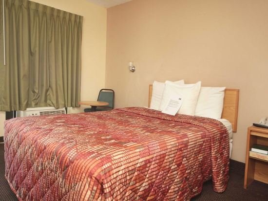 Фото Rodeway Inn Charlotte Downtown