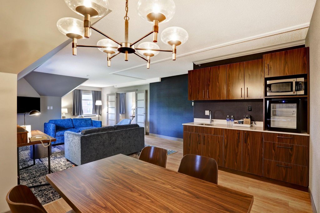 Фото Four Points by Sheraton St. Catharines Niagara Suites