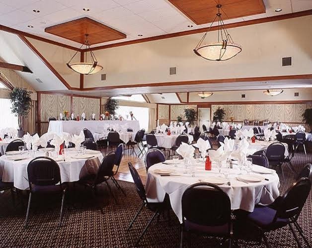 Фото Canmore Inn & Suites