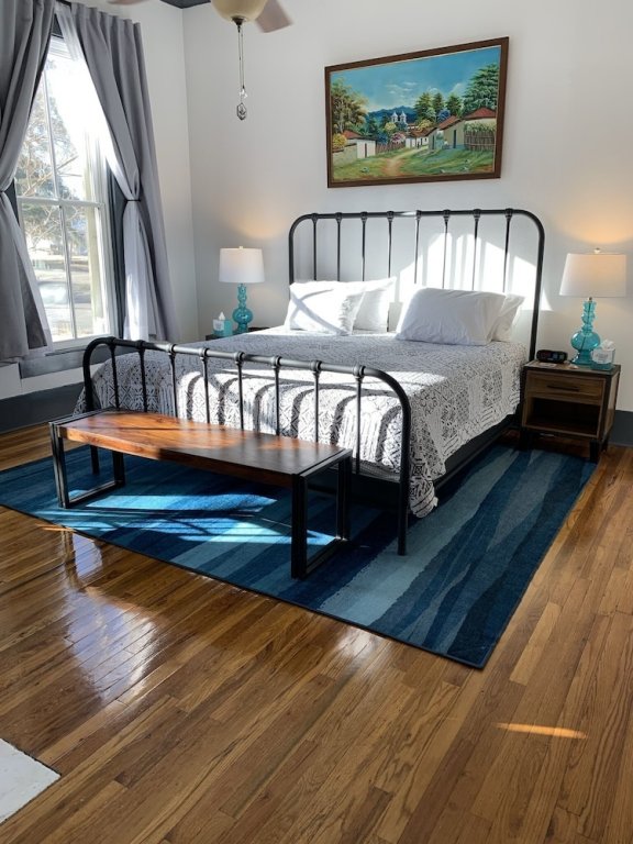 Фото Alpine Bed and Breakfast