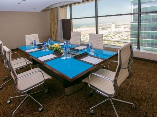 Гостиница Mercure Dubai Barsha Heights Hotel Suites And Apartments в Дубае