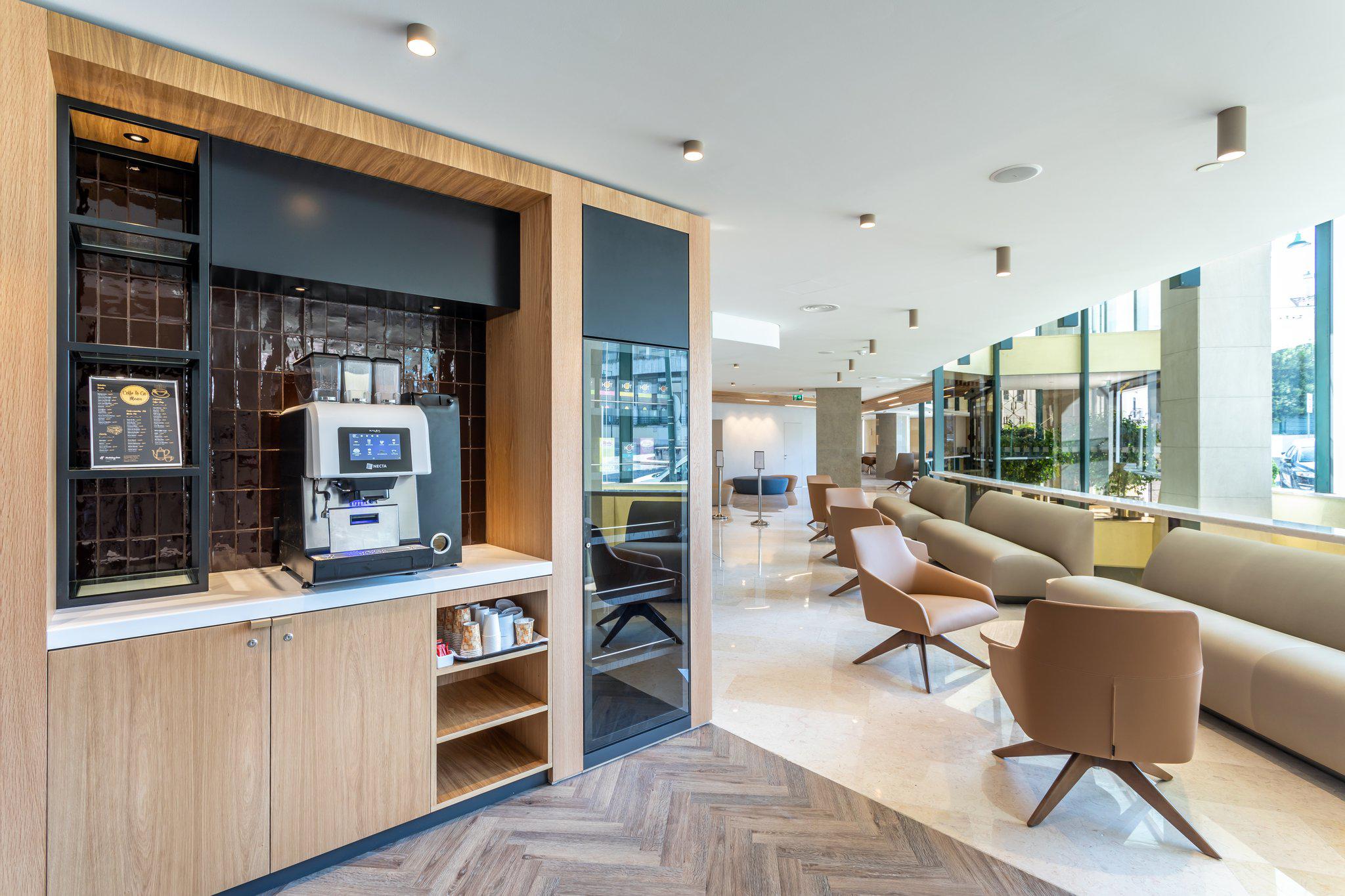 Фото Holiday Inn Lisbon