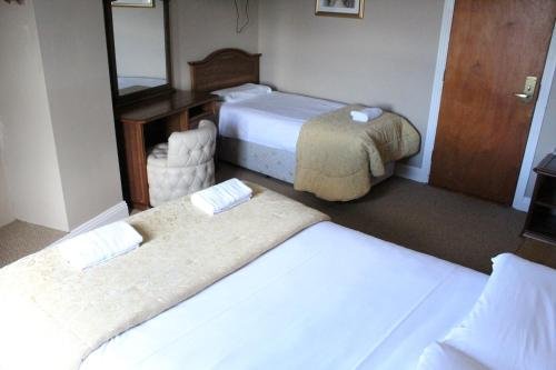 Фото Kilkenny Inn Hotel