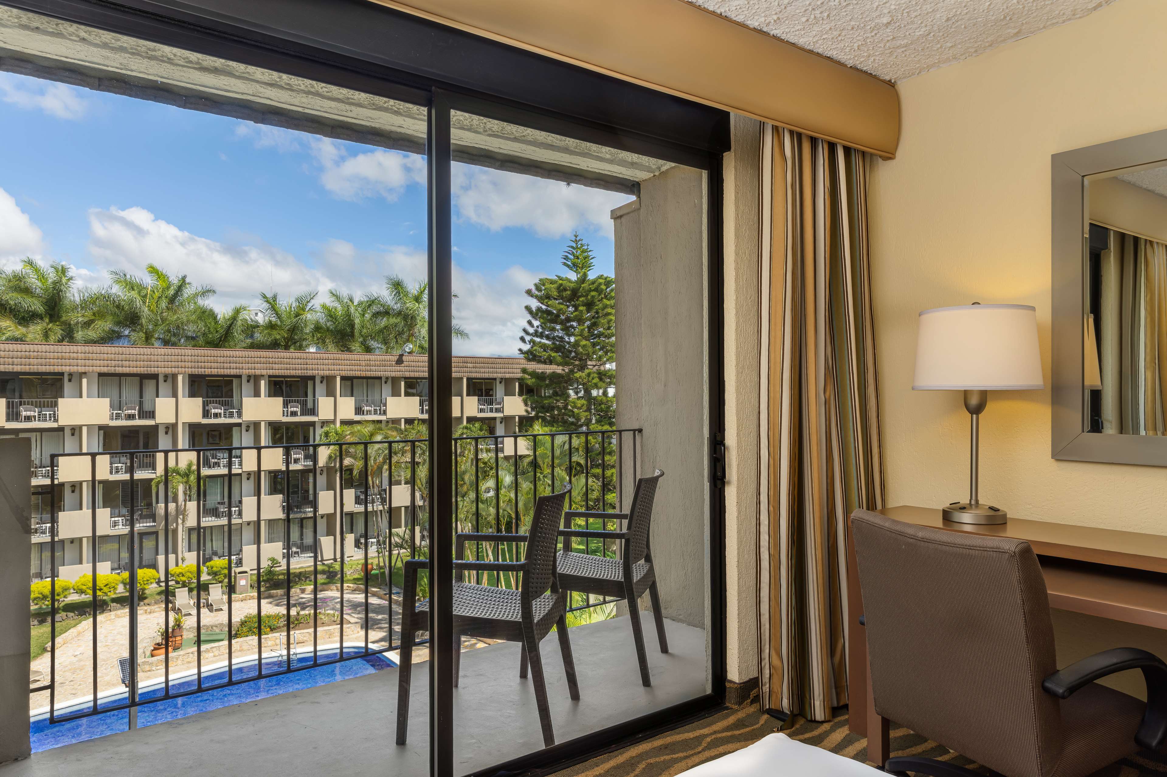 Фото Irazu Hotel & Studios