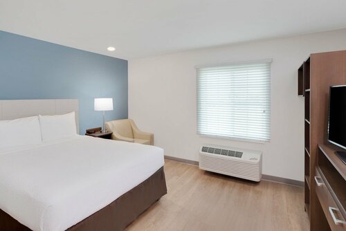 Гостиница WoodSpring Suites Detroit Farmington Hills в Нови