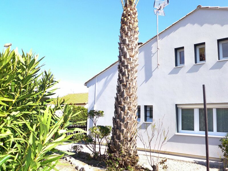 Гостиница Holiday Home Les Vives в Нарбонне