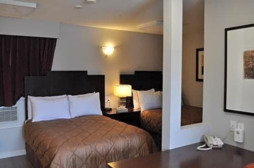 Фото Travelodge by Wyndham Langley City