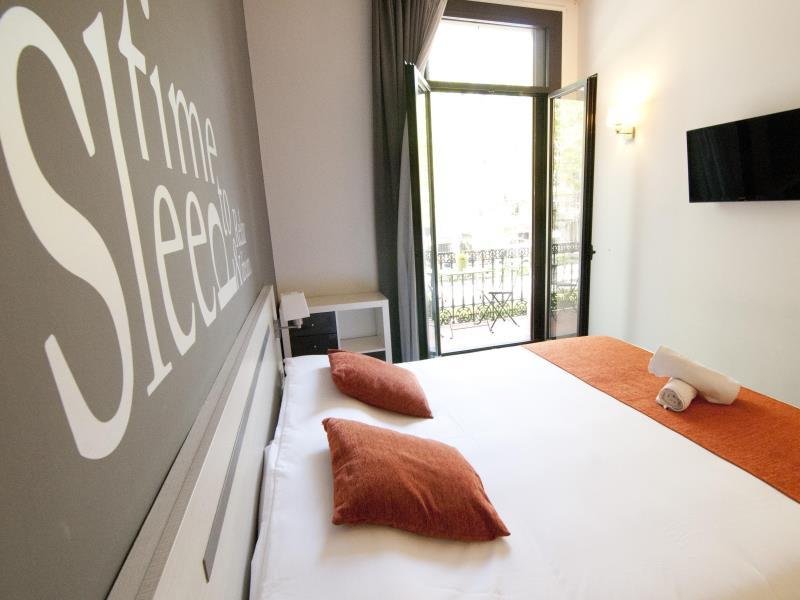 Фото Hostal Live Barcelona