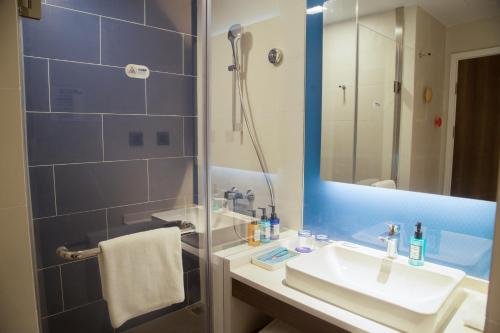Фото Holiday Inn Express Taian City Center