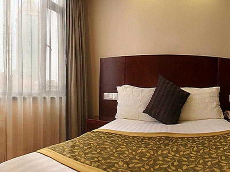 Фото Golden Tulip Bund New Asia