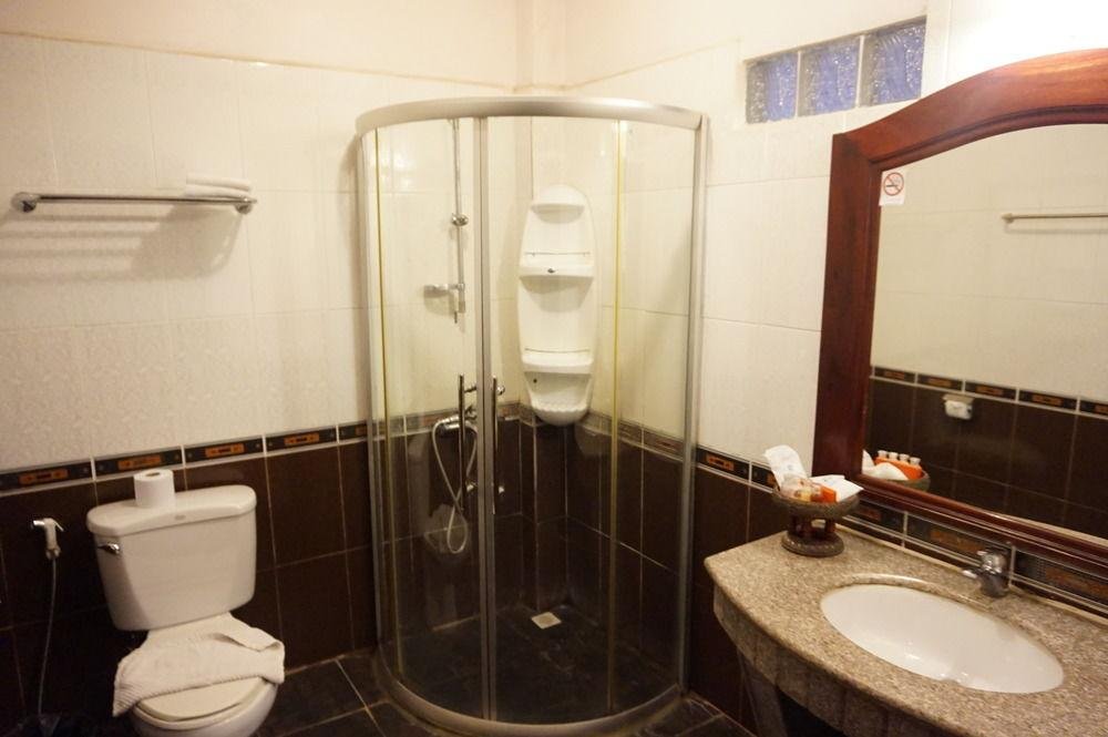 Фото E-Outfitting Vang Thong Hotel