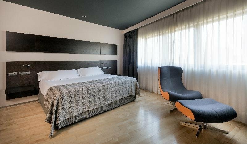 Гостиница Nh Madrid Las Tablas в Мадриде