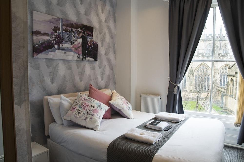 Фото The Mitre Hotel