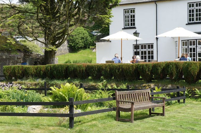 Фото Two Bridges Hotel